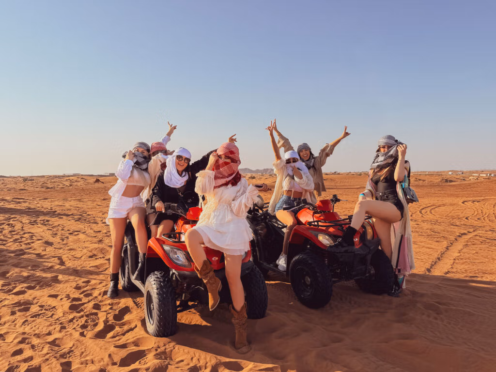Home 6 Modele Heylux cu ATV-uri în deșert, în vacanța din Dubai
